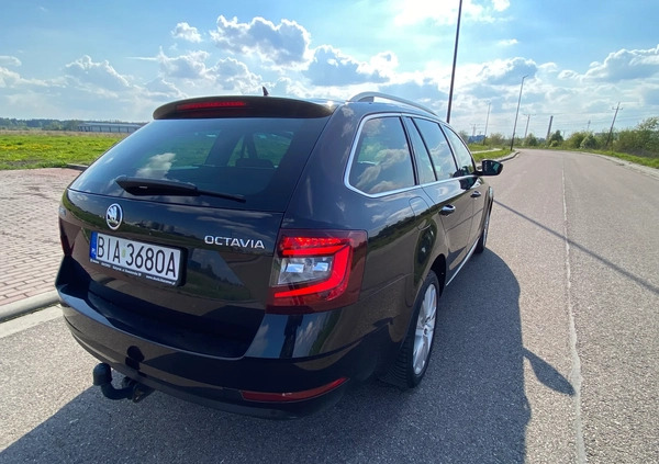 Skoda Octavia cena 49999 przebieg: 187000, rok produkcji 2017 z Łapy małe 277